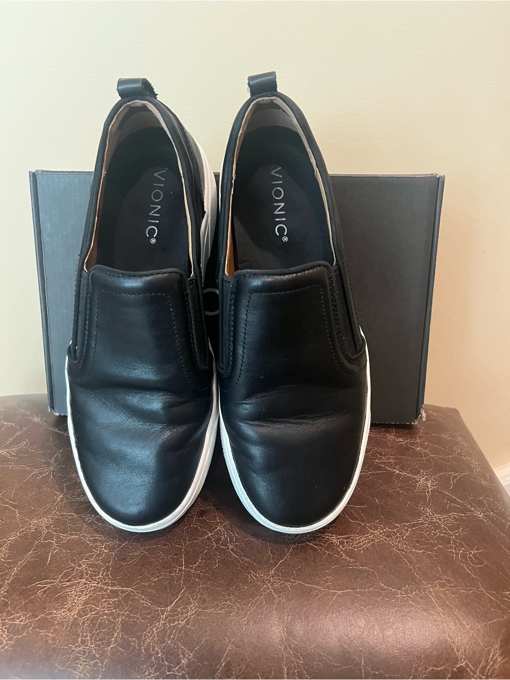 VIONIC “Kimmie” Leather Loafers - Picture 2 of 6